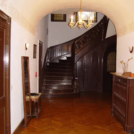 Spending A Splendid, Natural Time At A Mansion בית הארחה