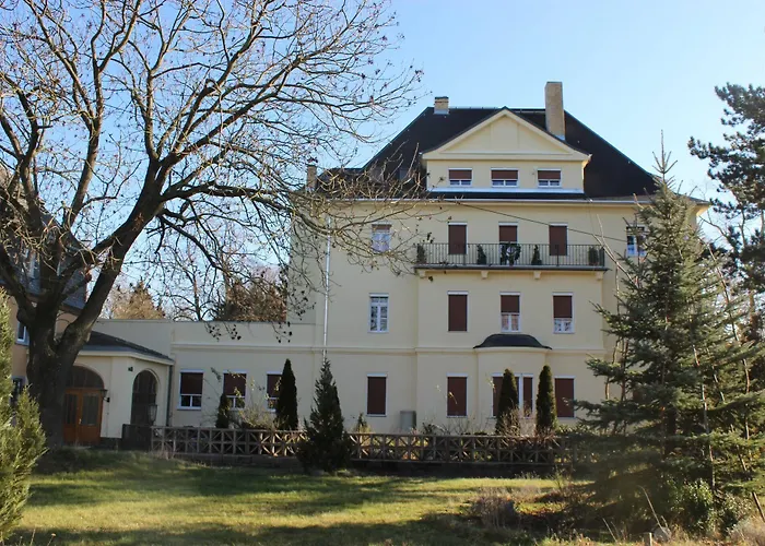 Spending A Splendid, Natural Time At A Mansion Guest house Oschatz