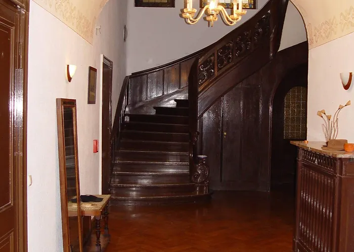 Spending A Splendid, Natural Time At A Mansion Guest house